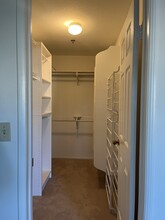 631 Oak Run Trl, Unit 303 in Oak Park, CA - Building Photo - Building Photo