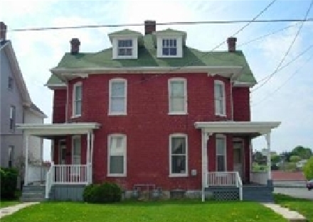 12-14 E Fifth St in Waynesboro, PA - Building Photo