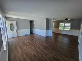 259 Walton St in Strasburg, VA - Building Photo