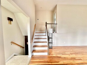 5 Eagle Ln in Farmingdale, NY - Building Photo - Building Photo
