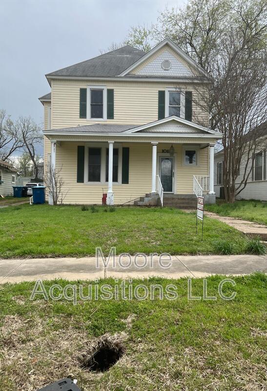 property at 1018 W Sears St