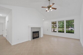 1708 Woodwind Ln in Austin, TX - Foto de edificio - Building Photo