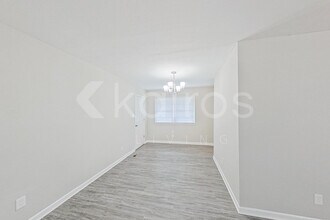 6537 St Louis St in Fayetteville, NC - Foto de edificio - Building Photo