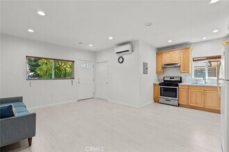 7815 Allott Ave in Los Angeles, CA - Building Photo - Building Photo