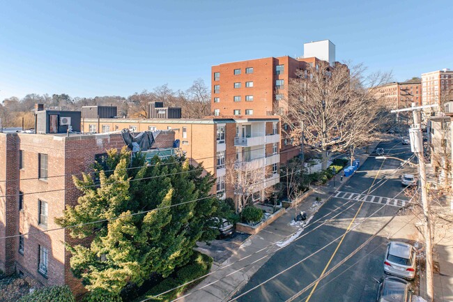 100 Marion St in Brookline, MA - Foto de edificio - Primary Photo