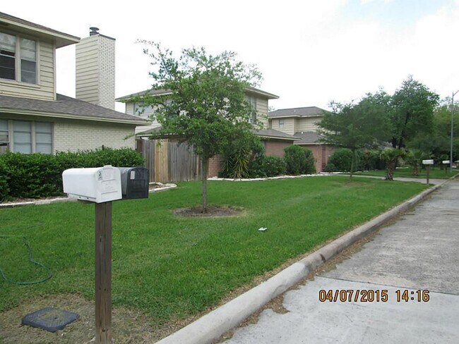 10834 Sugar Hill Dr in Houston, TX - Foto de edificio - Building Photo