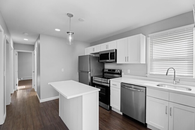 Camden Square in Groton, CT - Foto de edificio - Interior Photo