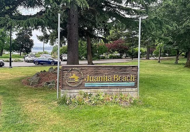 9910 NE 119th St in Kirkland, WA - Building Photo - Building Photo