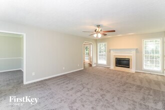 581 Stratford Dr in Douglasville, GA - Building Photo - Building Photo