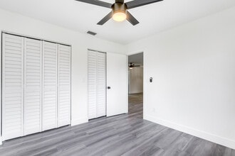 16320 John Morris Rd in Ft. Myers, FL - Foto de edificio - Building Photo
