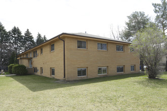 110 61st Ave NE in Fridley, MN - Building Photo - Building Photo