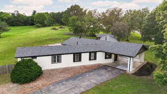 5021 S Farm Rd 137 in Springfield, MO - Building Photo