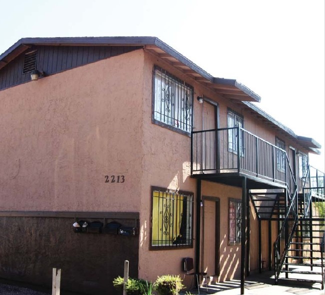 Taylor Street Apartments in Phoenix, AZ - Building Photo - Building Photo