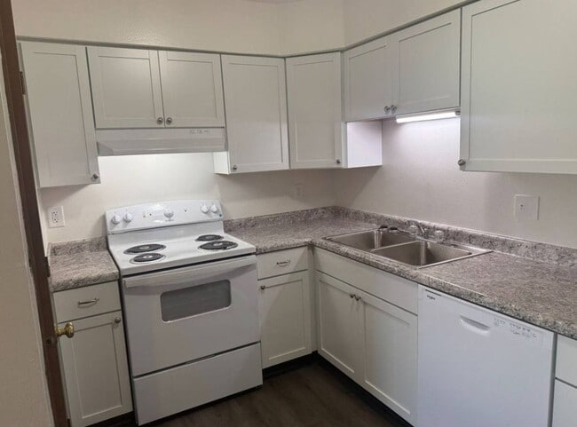 property at 1127 S Linn St