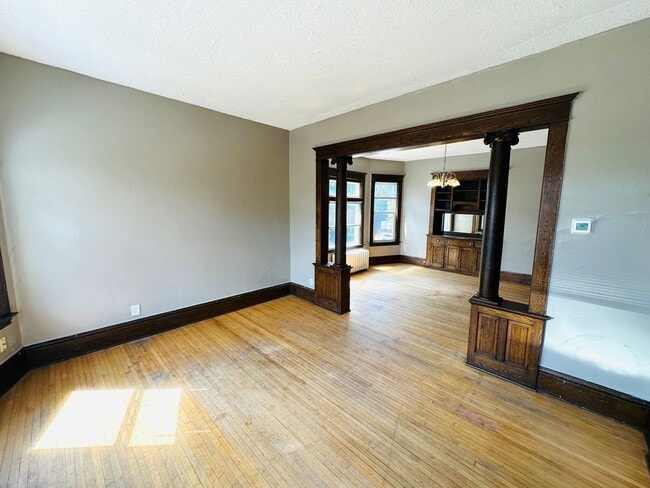 1414 Golden Valley Rd in Minneapolis, MN - Building Photo - Building Photo