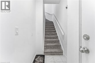 3062 Sixth Line in Oakville, ON - Building Photo - Building Photo