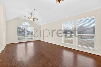 1301 Raleigh Path in Denton, TX - Foto de edificio - Building Photo