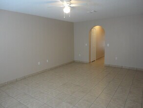 1019 Brenton Leaf Dr in Ruskin, FL - Foto de edificio - Building Photo