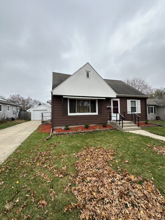 1121 Stratford Ave in Rockford, IL - Building Photo