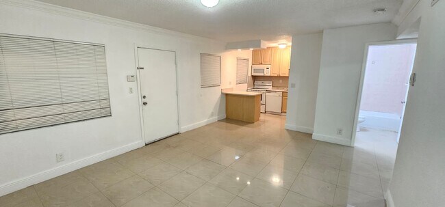 110 SE 2nd St in Hallandale Beach, FL - Building Photo - Building Photo