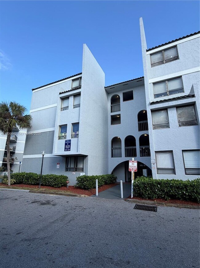 1820 N Congress Ave in West Palm Beach, FL - Building Photo - Building Photo