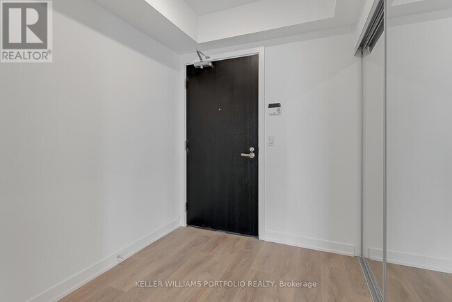 501 Yonge St in Toronto, ON - Building Photo - Building Photo