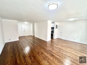 E 88th St in New York, NY - Foto de edificio - Building Photo