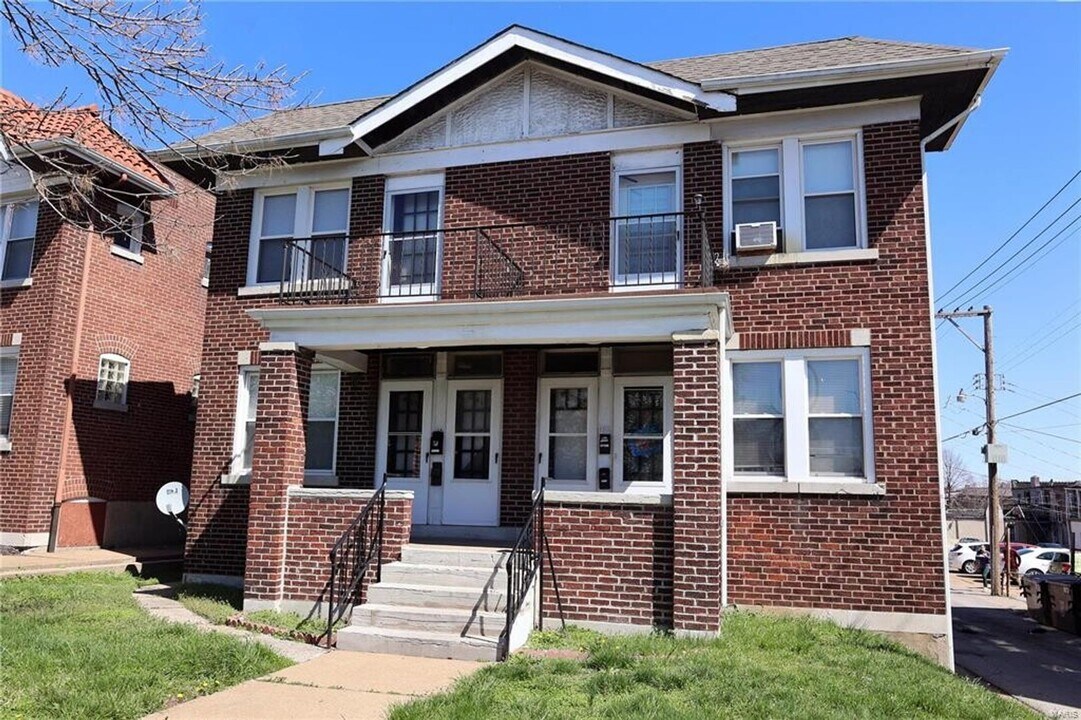 4915-4917-4917 Lindenwood Ave in St. Louis, MO - Building Photo