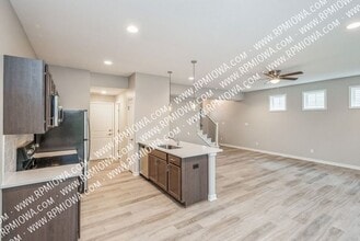 250 Amberwood Dr in Pleasant Hill, IA - Building Photo - Building Photo