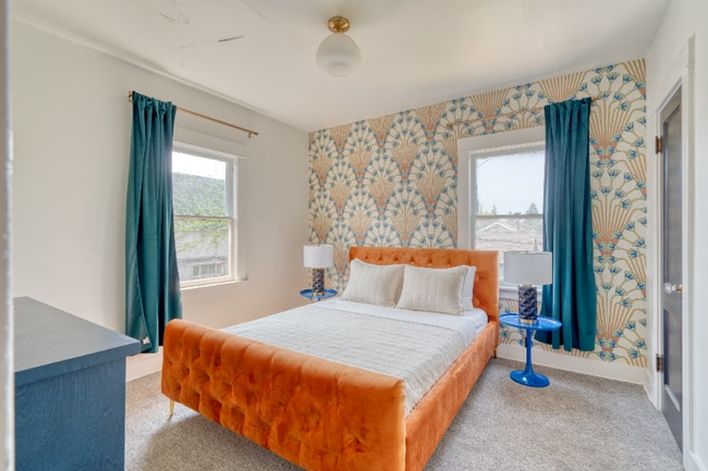 2215 SE Powell Blvd, Unit Apt 3 in Portland, OR - Foto de edificio - Building Photo