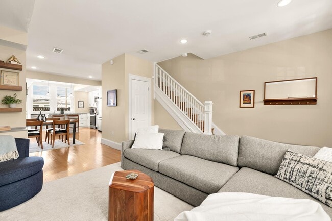 property at 407 Delafield Pl NW