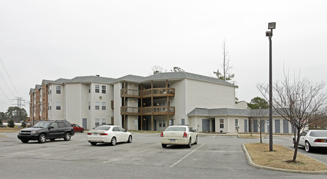 Taylor Bend Apartments in Chesapeake, VA - Foto de edificio - Building Photo