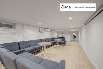 Room in Shared 5.0 bed/2 bath home in Queens, NY - Building Photo - Building Photo