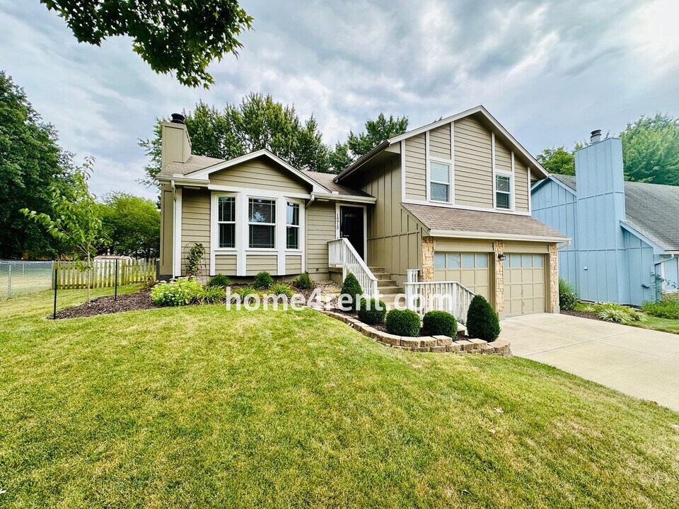 14913 W 149th St in Olathe, KS - Building Photo