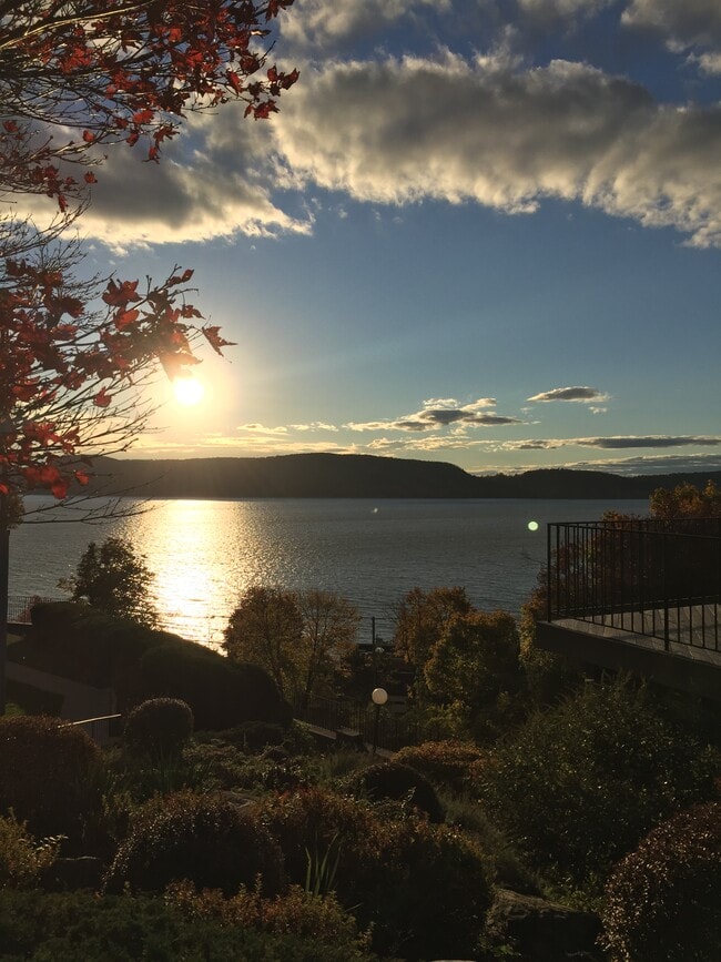 24 Hudson Point Ln, Unit 24 in Ossining, NY - Building Photo - Building Photo