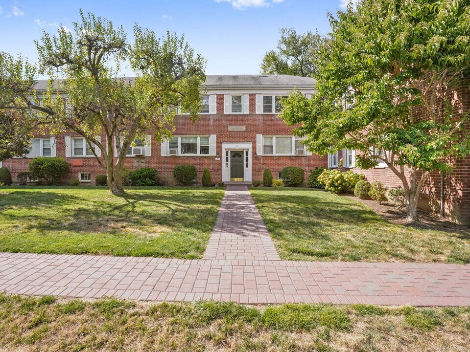 262 Glenbrook Rd in Stamford, CT - Building Photo