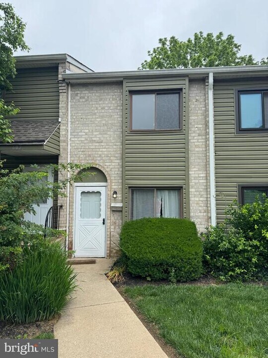 603 Valley Dr in West Chester, PA - Building Photo