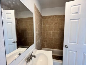 5104 39th St E in Dickinson, TX - Building Photo - Building Photo