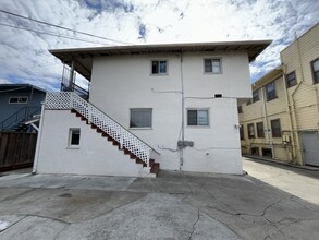 385 E San Fernando St in San Jose, CA - Foto de edificio - Building Photo