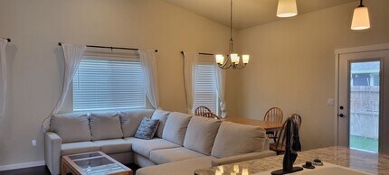 108 SW Little Meadow Ln in Grants Pass, OR - Building Photo - Building Photo