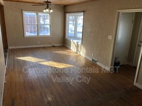 424 6th Ave NE in Valley City, ND - Building Photo - Building Photo