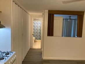 1129 Rycroft St, Unit 405 in Honolulu, HI - Building Photo - Building Photo
