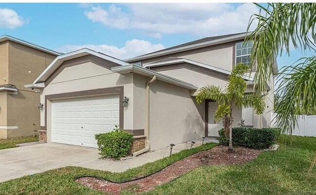 1966 Hawks View Dr in Ruskin, FL - Building Photo - Building Photo