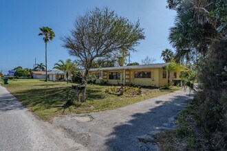 137 1st Ave in Indialantic, FL - Building Photo - Building Photo