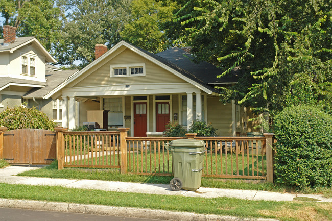 2258 Monroe Ave in Memphis, TN - Building Photo - Building Photo