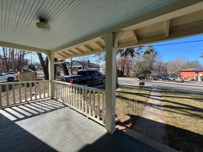 125 Burton St in Asheville, NC - Building Photo - Building Photo