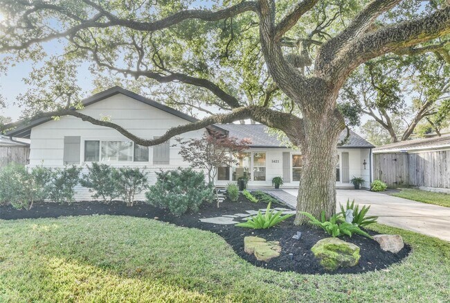 5421 Judalon Ln in Houston, TX - Foto de edificio - Building Photo