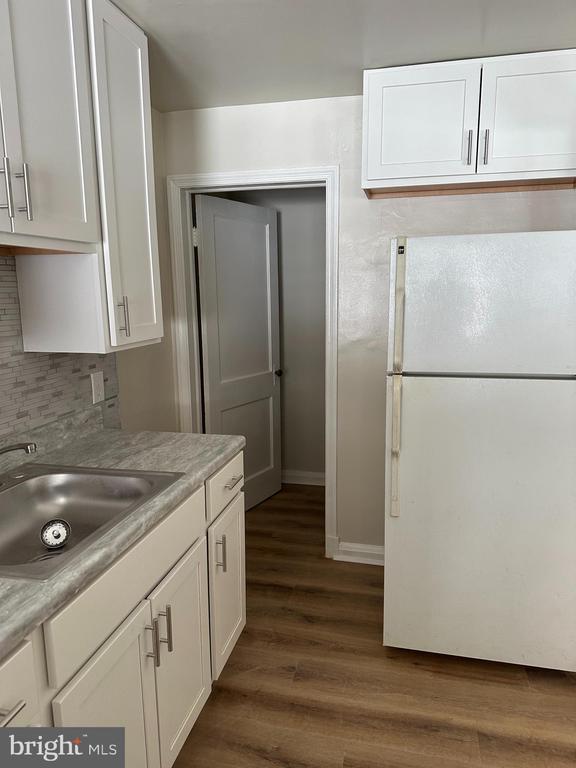 property at 4304 Roberton Ave