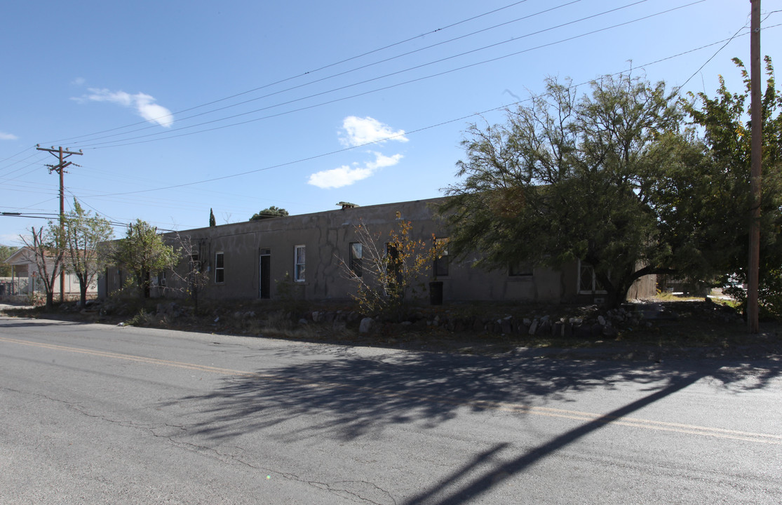 200-208 La Union St in Canutillo, TX - Building Photo