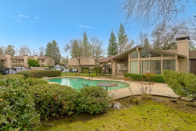 5333 Primrose Dr in Fair Oaks, CA - Foto de edificio - Building Photo